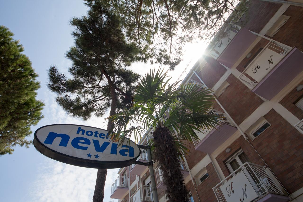 Nevia 2*
